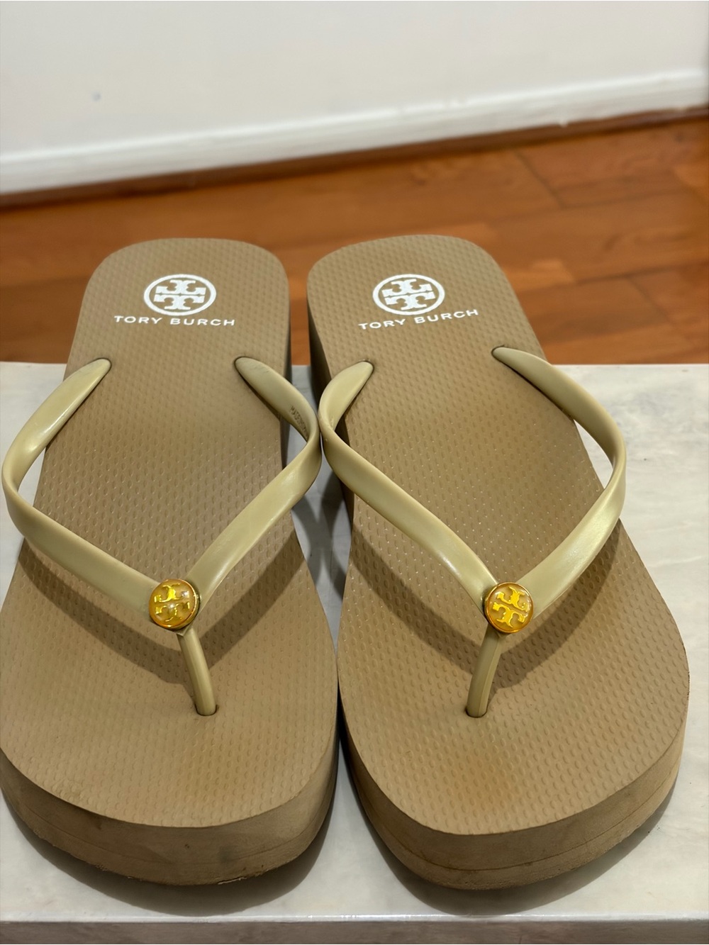 Tory Burch Women’s Beige Flip Flop Sandals Size 11